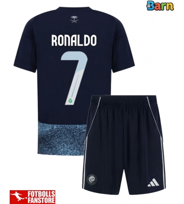 Al-Nassr Cristiano Ronaldo #7 Bortatröja Barn 2025-26 Kortärmad (+ Korta byxor)